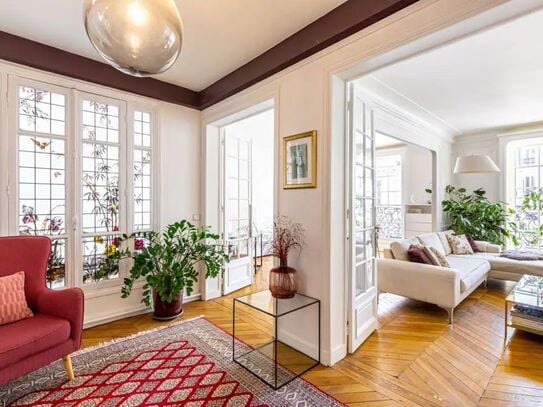 Bright and Quiet Spacious Haussmannian Apartment - Montmartre