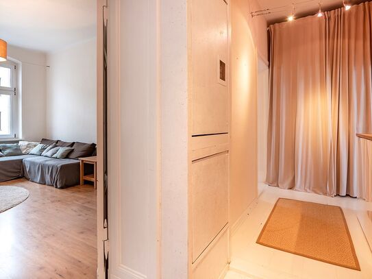 Very well connected, pretty and modern furnished old building apartment in Charlottenburg for up to 6 people., Berlin -…