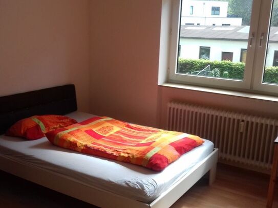 Ruhige und hochwertig ausgestattete Wohnung in einer kleinen Seitenstraße in Hamburg Stellingen