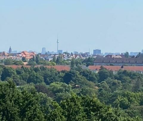 Studio im Corbusierhaus mit Blick über Berlin