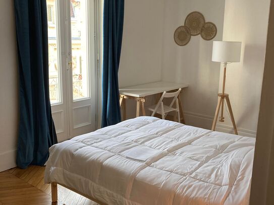 Beautiful furnished room close to the Eiffel Tower.