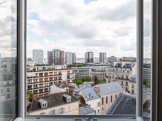 Lovely, bright flat on the top floor