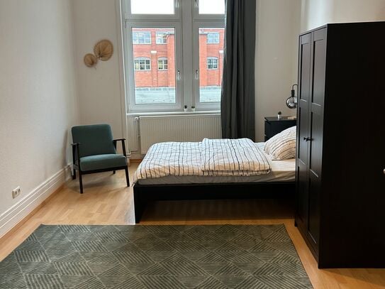 Charming 1.5-Room Apartment near Westbahnhof – Just One S-Bahn Stop to the Messe