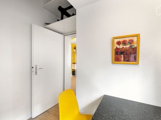 Comfortable, bright apartment with high quality furniture in Düsseldorf