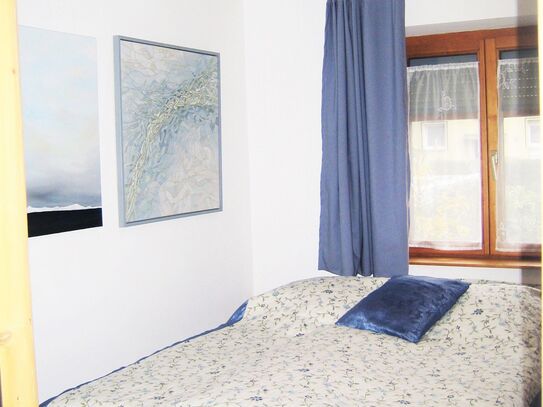 Very nice, quiet 1 room apartment in the house of artist.