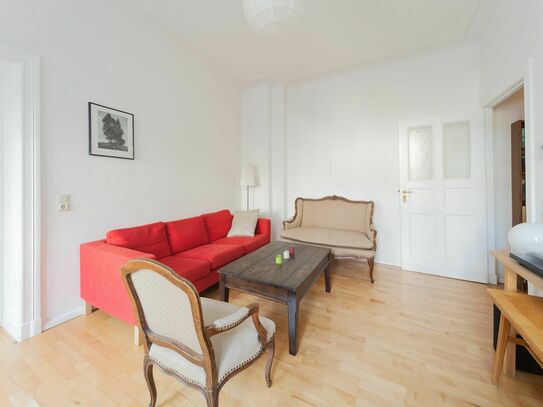 Schöne, gemütliche Altbau-Wohnung in ruhige Straße mitten in Neukölln