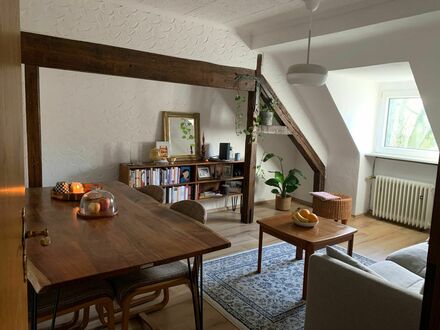 Möblierte, stilvoll eingerichtete Drei-Zimmer-Wohnung in Essen-Borbeck | Cozy loft with three rooms in Essen