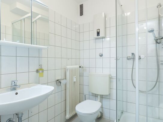 Bright, modern Apartment in the city centre of Leverkusen (close to main station, car park optional)