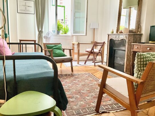 Spacious 1-bedroom ground floor apt in 9th district of Paris