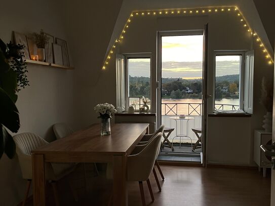 Bright room in a beautiful old flat with a view of the Rhine