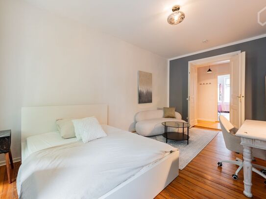 SHARED FLAT: Large & comfy room in a shared apartment the middle of a trendy neighbourhood Friedrichshain - fully furni…