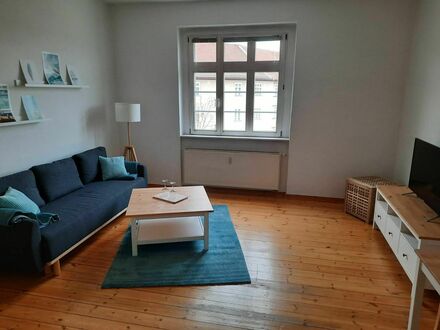 Komplett neu möblierte, helle 2-Z. Altbau im 2.OG mit Balkon, zentrale Lage Schöneweide nahe Spree