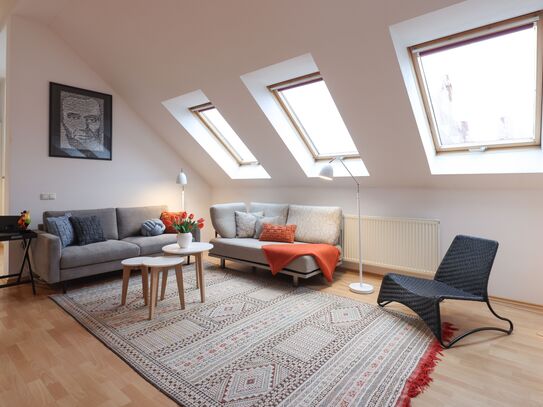 Wundervolle 3 Zimmer Dachgeschosswohnung mit Dachterrasse in Friedrichshain