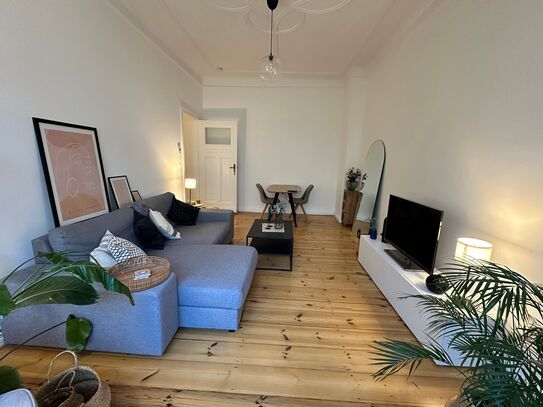 Top sanierte, moderne und komplett möblierte 2-Zimmer Altbauwohnung in bester City-Lage in Berlin mit Balkon