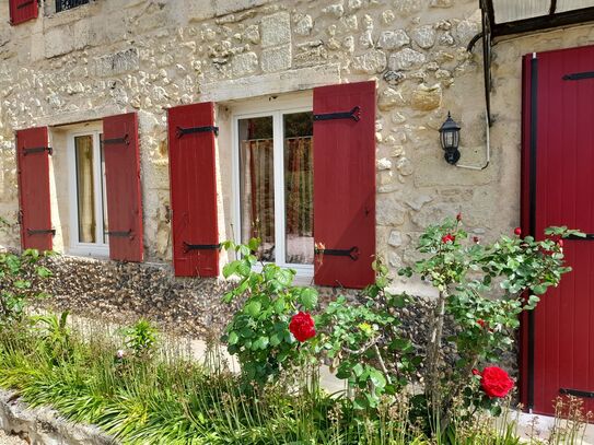 Apartment with view of the Garonne River in a gorgeous stone house