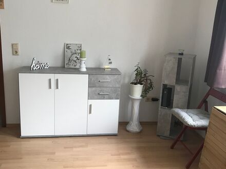 Ein komplett möbliertes Apartment, modern und gemütlich, im ersten Stock. Die zentrale Lage mit hervorragender Infrastr…
