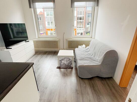 Frisch renovierte und helle 2-Zimmer-Wohnung im Zentrum von Hamburg Schnelsen