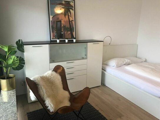 Renoviertes, helles, zentrales Apartment mit Blick über ganz Köln, Balkon und Tiefgaragenstellplatz