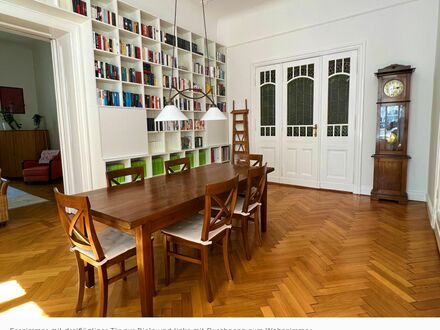 Ruhige, großzügige Gründerzeit-Wohnung im Grünen mit zwei Balkonen in der bel étage | Historical and very spacious apar…