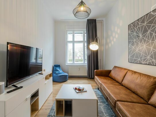 2 Schlafzimmer Berlin genießen, Eichendielen, modernes Badezimmer, exklusive lichtdurchflutete 2 Zimmer Wohnung + Wohnk…