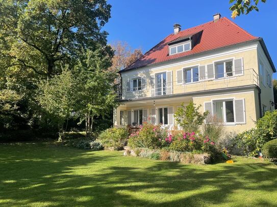 Schönes freistehendes Haus mit großem wunderschönem Garten in Gräfelfing