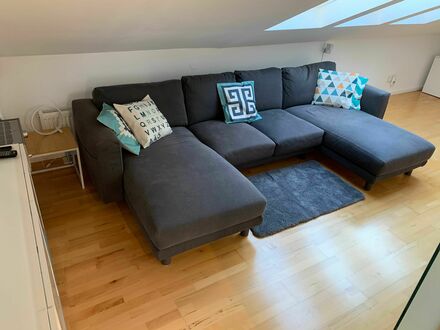 Helle & komfortable Dachgeschoss-Wohnung mit Kanal-/Alster-Zugang in begehrter Lage