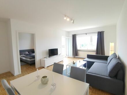 Gemütliche 2-Zimmer-Wohnung mit neuer Einbauküche, Balkon & traumhaftem Ausblick in Rodgau | Comfortable 2-room apartme…