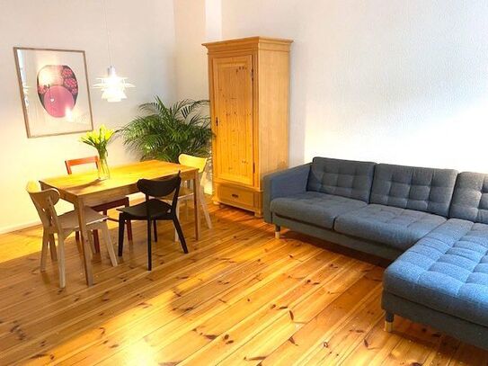 Bright three-room apartment with a sunny balcony overlooking a green courtyard, Berlin - Amsterdam Apartments for Rent