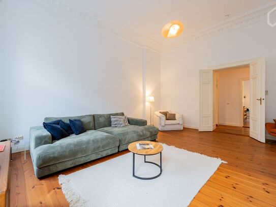 Exclusive Berlin Altbau Apartment at Kollwitzplatz – Designer Furnishings, Spacious Layout, and Quiet Location, Berlin…