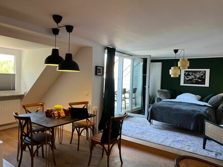 Moderne & fantastische Wohnung in ruhiger Umgebung | Spacious and neat home close to park mainstation and uniklinik , b…