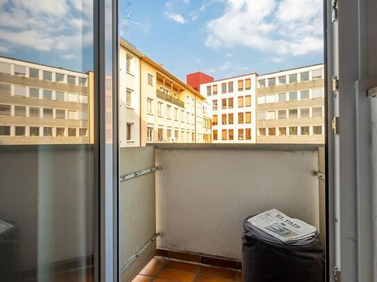 Prime Location: Tranquil 1-Bedroom Apartment Steps from Plärrer