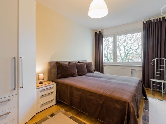 TOP location, fully furnished, bright and quiet 2.5-room apartment with balcony in the best Schöneberg location, renova…