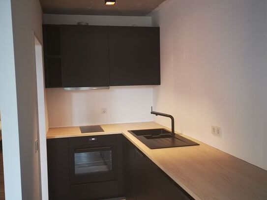 Spacious and new 1-room apartment with fitted kitchen in Niehl