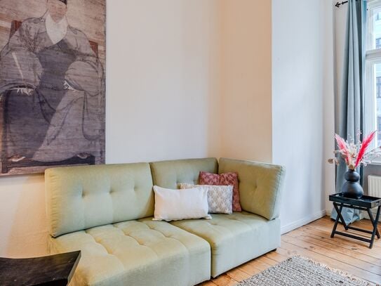 Flat in Old Berlin building in the heart of Charlottenburg Spreebogen