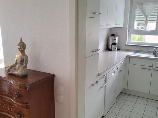 Beautiful, bright 3-room apartment with balcony and fitted kitchen in Stuttgart Degerloch