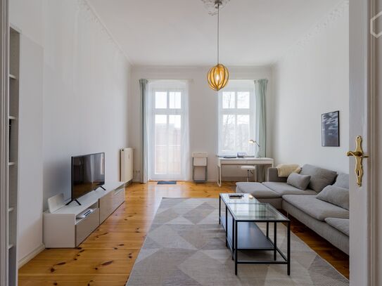 Moderne, geräumige und schön eingerichtete Zweiraumwohnung mit Balkon in Friedrichshain im Hausburgviertel