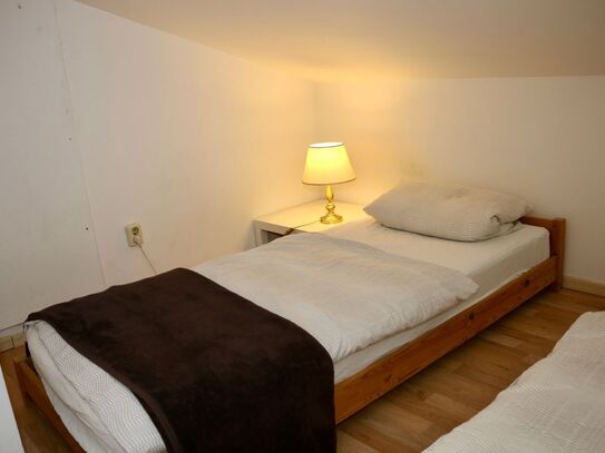 Modern 2-Room Ground Floor Apartment in Mülheim – Furnished, No Deposit, with Cleaning Service & City Registration, Mul…