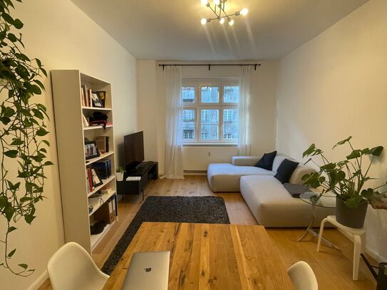 Stilvolle 2-Zimmer-Altbauwohnung mit Balkon im beliebten Weserkiez, Neukölln – Hochwertig saniert & voll ausgestattet