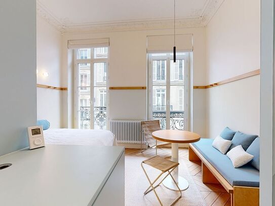 Queen size bed Studio in the heart of Paris