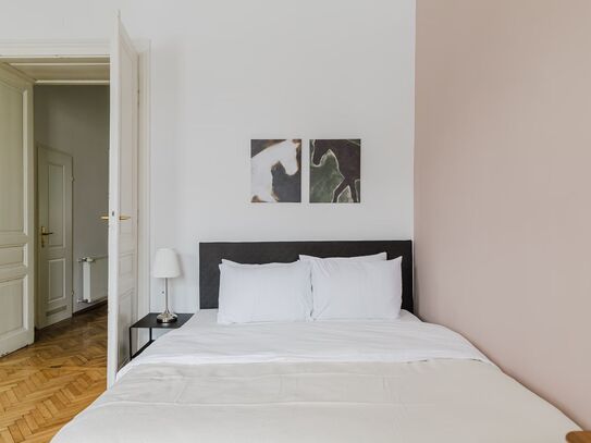 Zentral gelegene Studio Wohnung im vielseitigen 3. Bezirk mit Lift. Viele Einkaufsmöglichkeiten in der Nähe