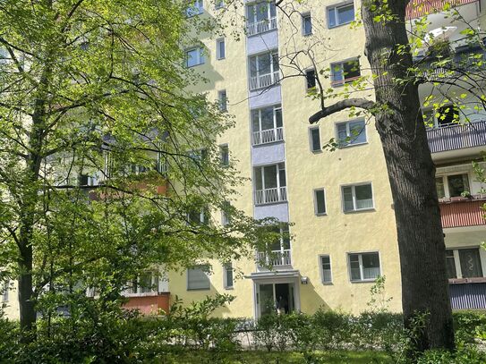 Liebevoll eingerichtete und stilvolle Wohnung auf Zeit in Charlottenburg