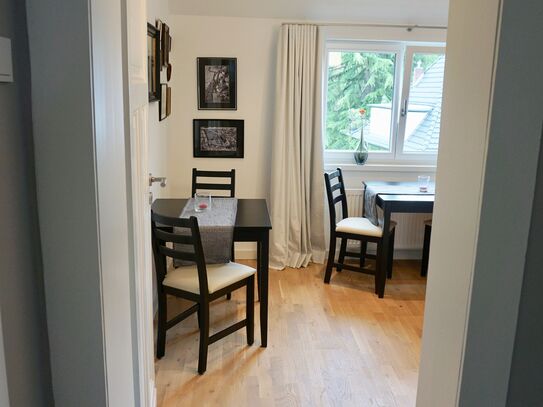 Private room Nr. 2 with guest kitchen in one of Düsseldorf's best residential areas