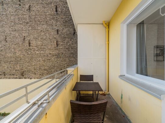 Cozy home in Neukölln with balcony