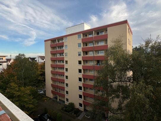 Furnished flat with balcony, car park & top location - short-term rental available immediately