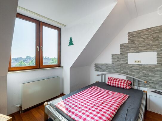 Maisonette in the middle of Cologne - Refrath, with a view of the Cologne DOM and KVB line 1 to the trade fair (15 min)…