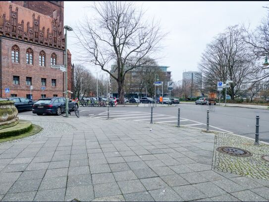 "Wunderschöne 4 Zimmer Wohnung in belebter Lage direkt in Kreuzberg direkt an der Spree "