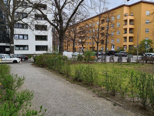 Cozy home in Wilmersdorf with big balcony