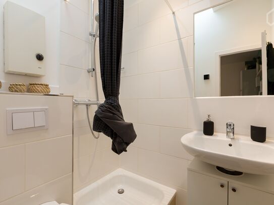 Quiet and fashionable suite located in Köln, directly at the Berliner Street with all shops and restaurants