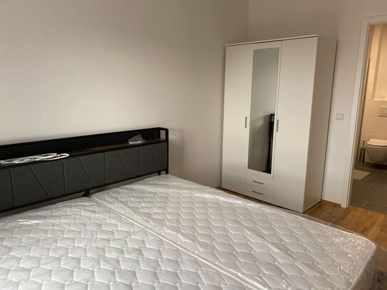 Exklusiver Neubau-Erstbezug in Steglitz! Helle 1.5-Raum-Wohnung (Möblierte) mit hochwertiger EBK