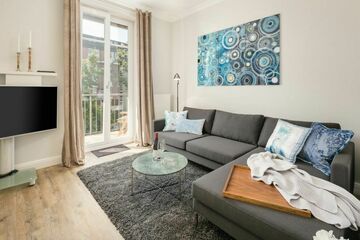stilvoll renovierte und luxuriös ausgestattete Design-Altbau-Wohnung in St. Georg